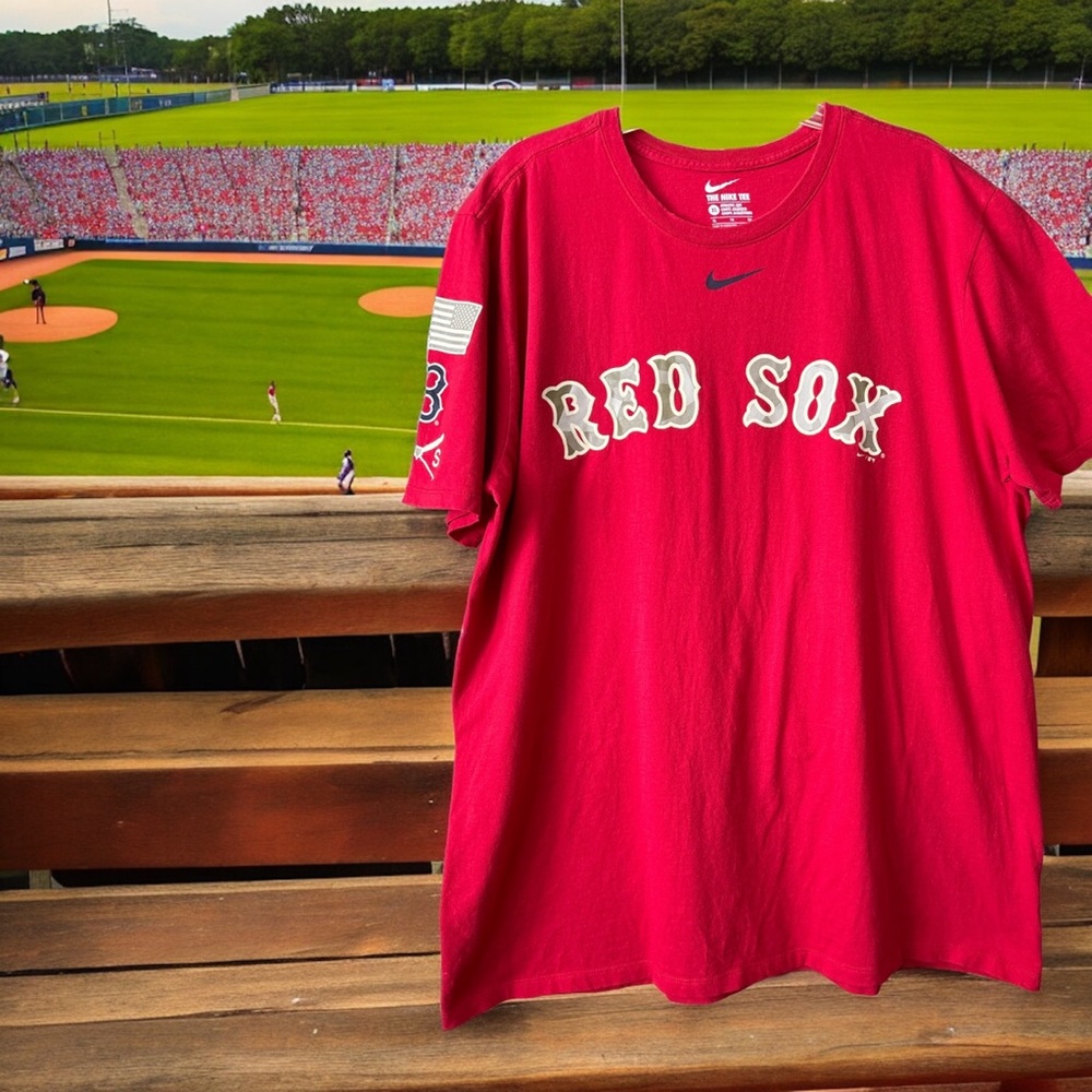Nike Boston Red Sox Red Baseball T-Shirt Camo Lettering US Flag Men’s XL EUC